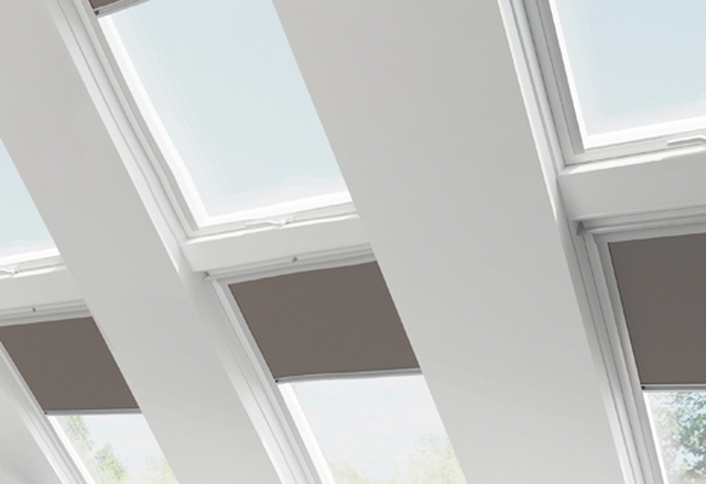 Рулонные шторы для мансардных окон на основе специализированной системы ROOF